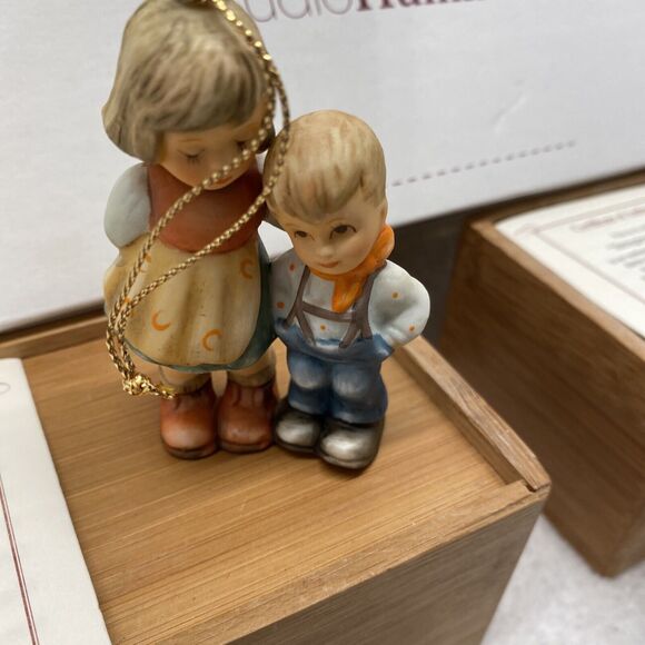 Lot of 3 Hummel Xmas Ornaments:Tuckered Out, Little Brother, String Cranberries - Picture 8 of 10